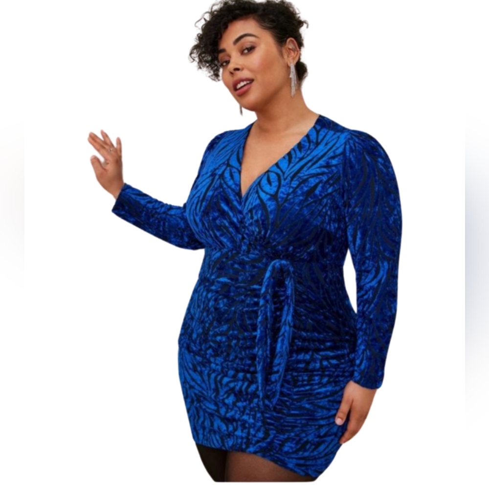 TORRID Curvy Above Knee Blue Velvet Mini High Slit V Neck Dress Holiday …